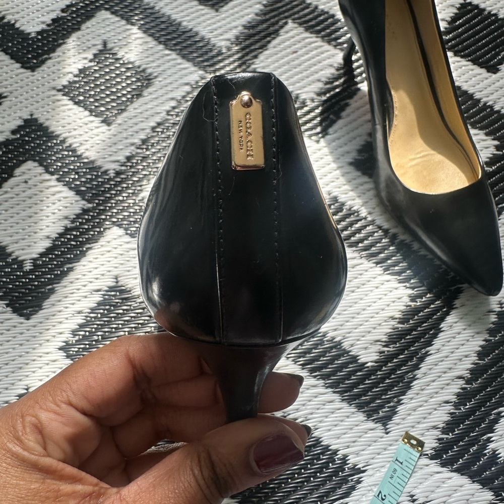 Coach Black Leather Size 8.5 Kitten Heel Pointed Toe Pumps - Picture 4 of 6